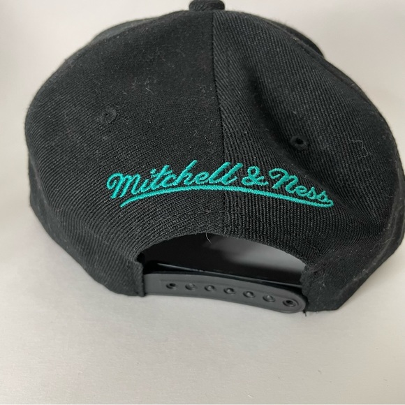 Mitchell & Ness NBA San Antonio Spurs HWC Core Basic Snapback Hat - Picture 4 of 11